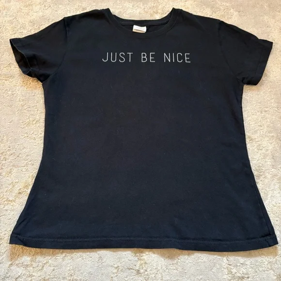 Yazbek Black Short Sleeve Fitted Graphic Tee - ‘Just Be Nice’ Size Large - Picture 4 of 5